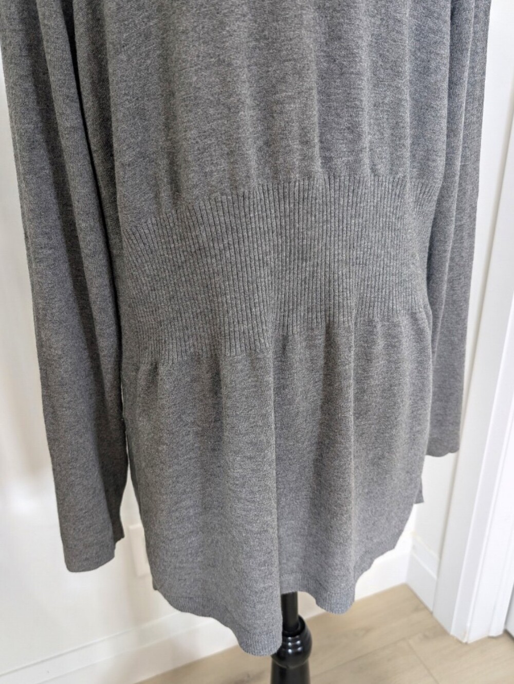 DENVER HAYES | Women's Medium Gray Soft Long Sleeve Split Hem Cardigan - Picture 5 of 6